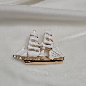 Women's Retro White Sail Boat Ship Brooch Pin Nautical Summer NWOT Nautical
